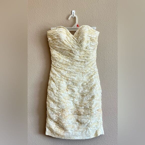 Vicky Tiel Dresses & Skirts - Vintage Vicky Tiel Cream Lace Sweetheart Neckline Bodycon Dress